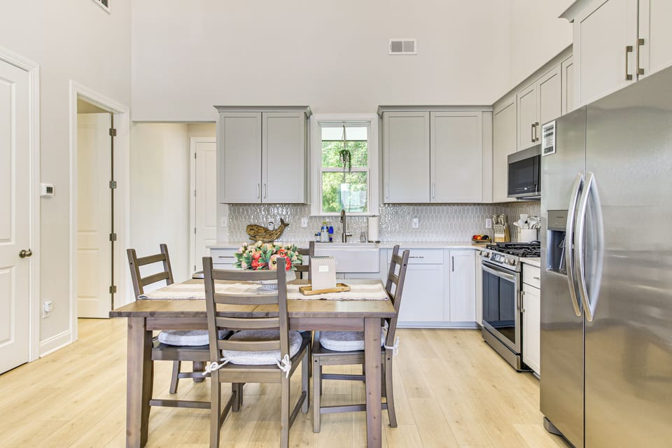 Kitchen | Main Level
