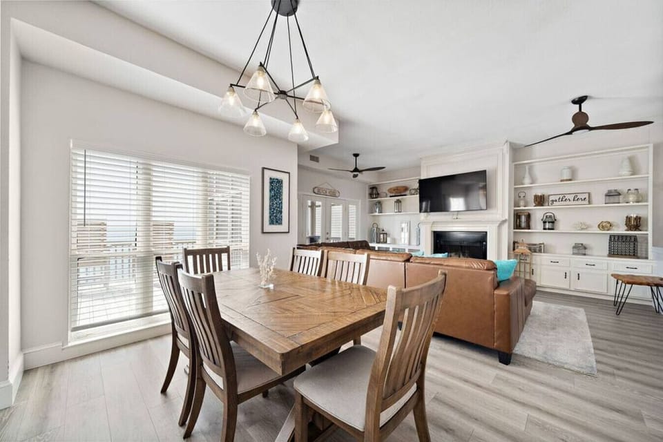 This dining area is located next to the kitchen