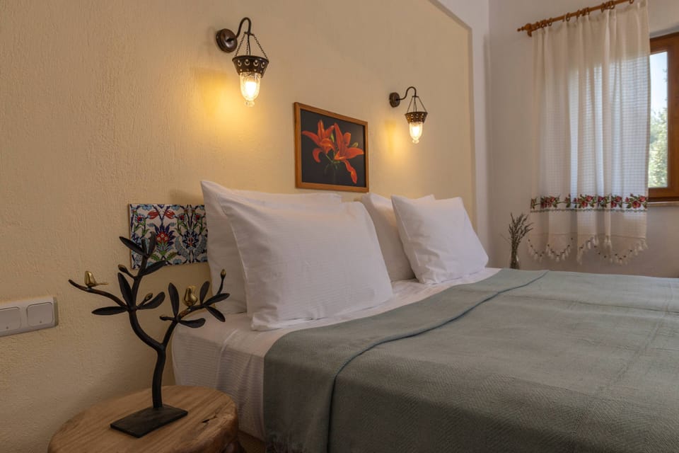Standard Room, Garden View | Premium bedding, minibar, free WiFi, bed sheets