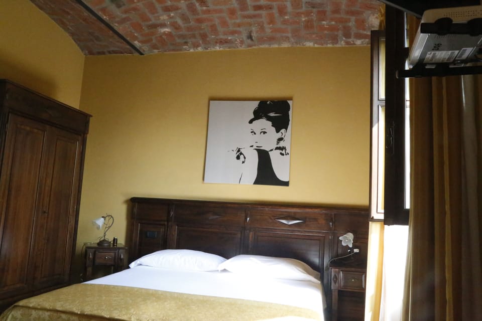 Comfort Single Room | Minibar, in-room safe, desk, free WiFi