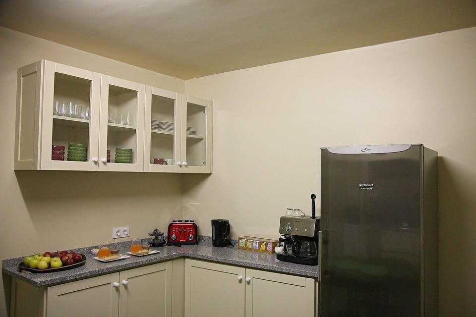 Full-size fridge, microwave, stovetop, cookware/dishes/utensils