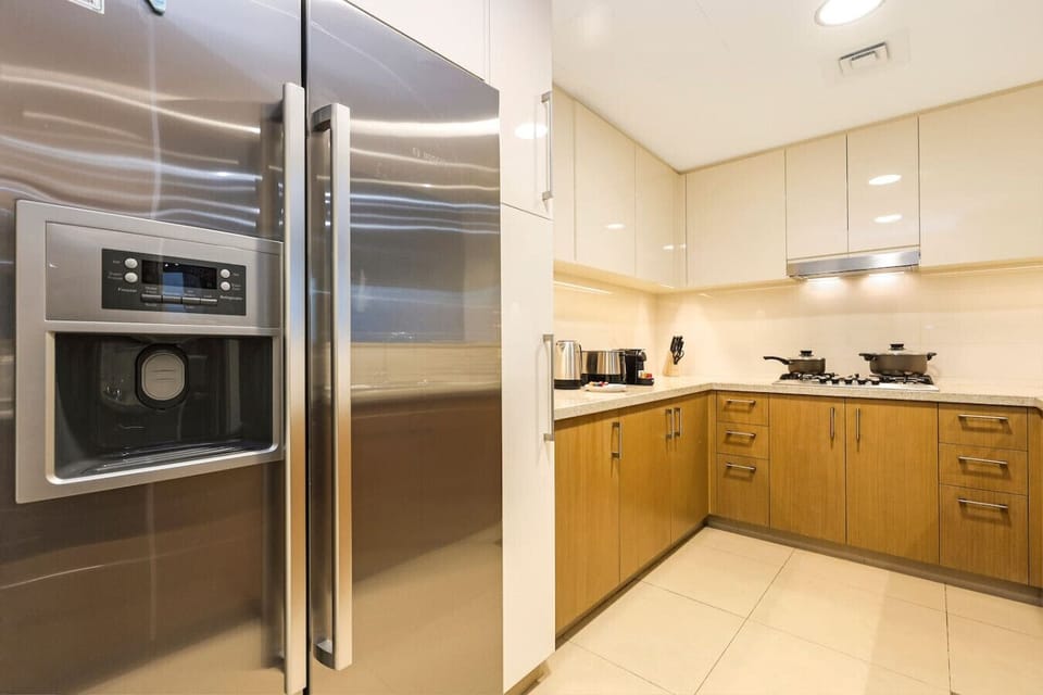 Gourmet Kitchen: Modern appliances and sleek design for culinary adventures await you!