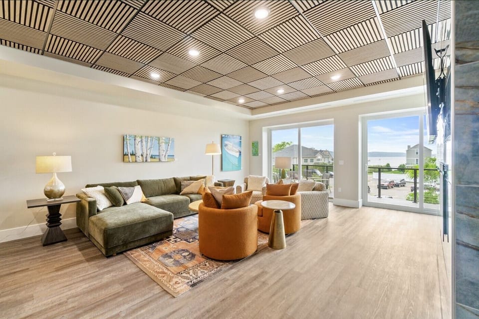 Living Room: Bright and stylish, perfect for unwinding with scenic views!