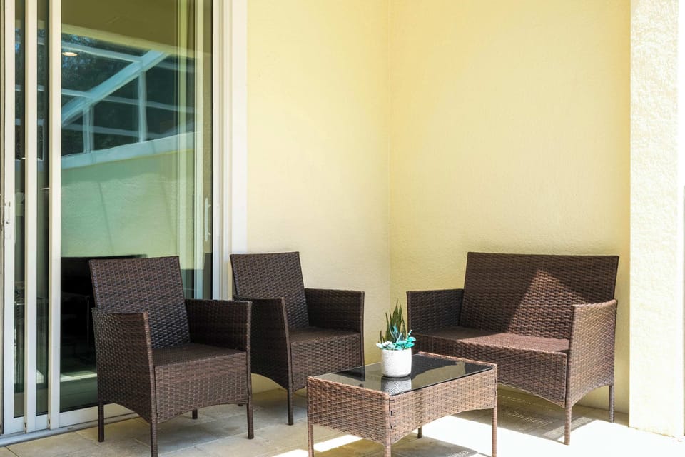 Chill in style on the patio’s rattan loveseat and matching chairs – perfect for morning coffee or evening chats under the sheltered lanai.