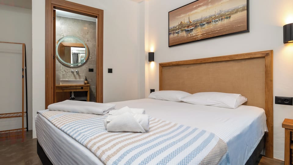 Deluxe Double Room, Courtyard View | Premium bedding, individually furnished, desk, blackout drapes
