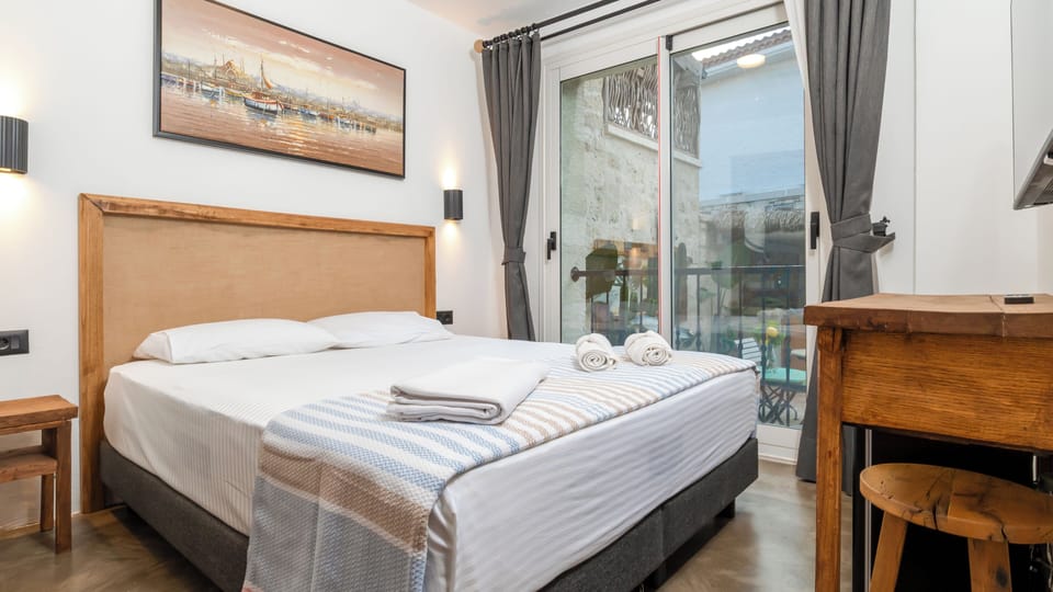 Deluxe Double Room, Courtyard View | Premium bedding, individually furnished, desk, blackout drapes