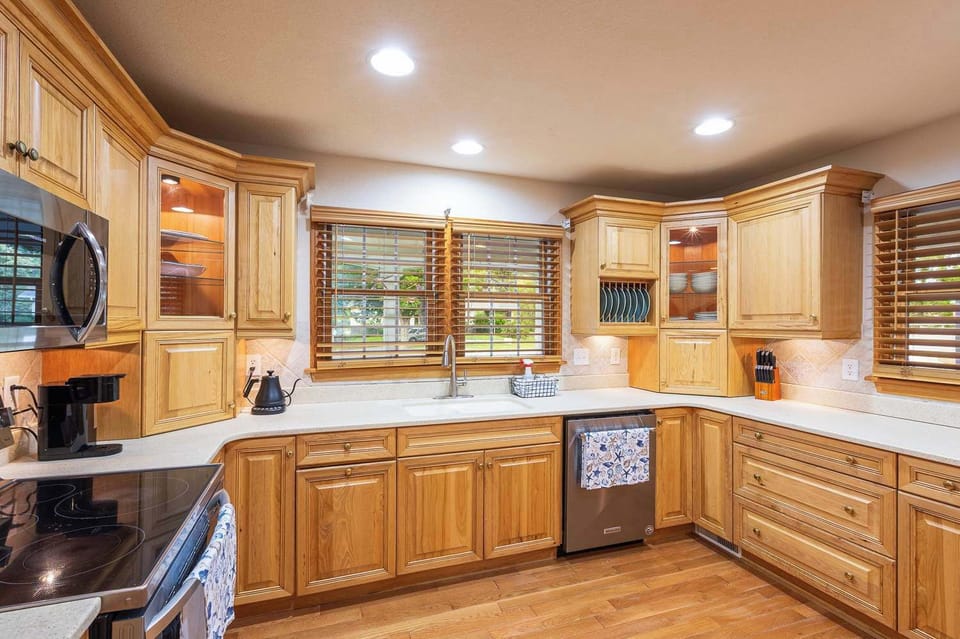 Mid Level: Fully Stocked Kitchen with stove, oven, microwave, sink, dishwasher, coffee maker and everything needed for group cooking