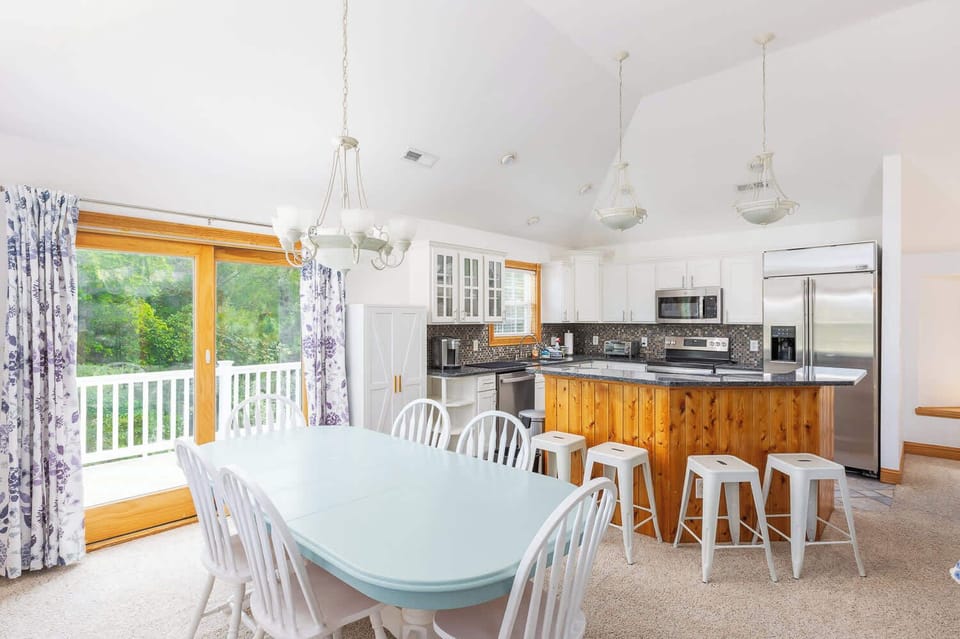 Top Level: Kitchen & Dining Round Table