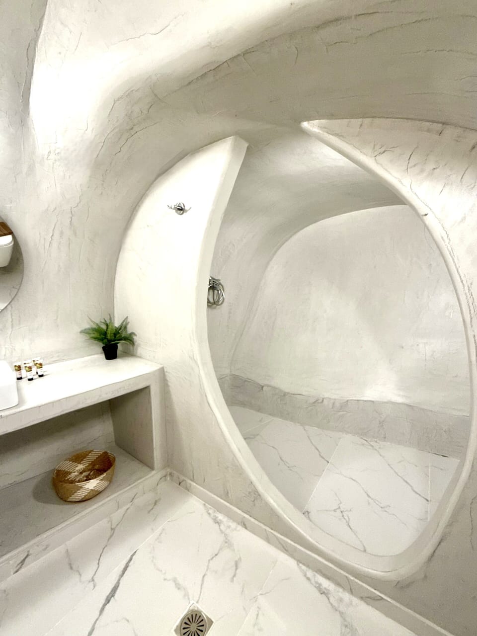 Superior Apartment | Bathroom | Shower, hair dryer, towels, soap