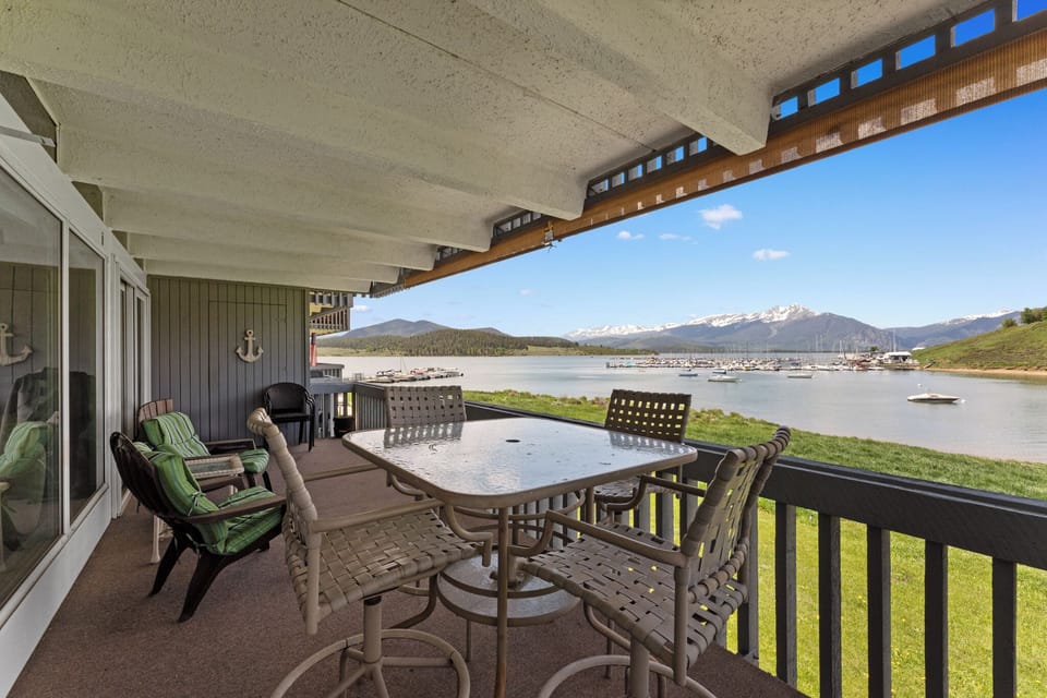 Breathtaking waterfront terrace where you can dine with stunning mountain and harbor views as your backdrop.