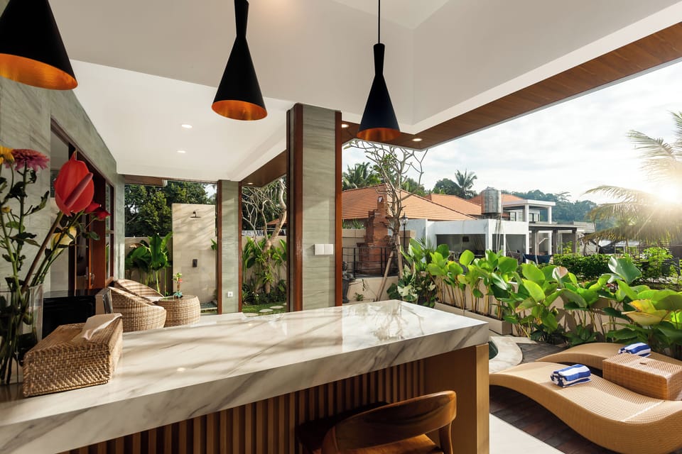 Deluxe Villa, 1 King Bed, Private Pool, Garden View | In-room dining
