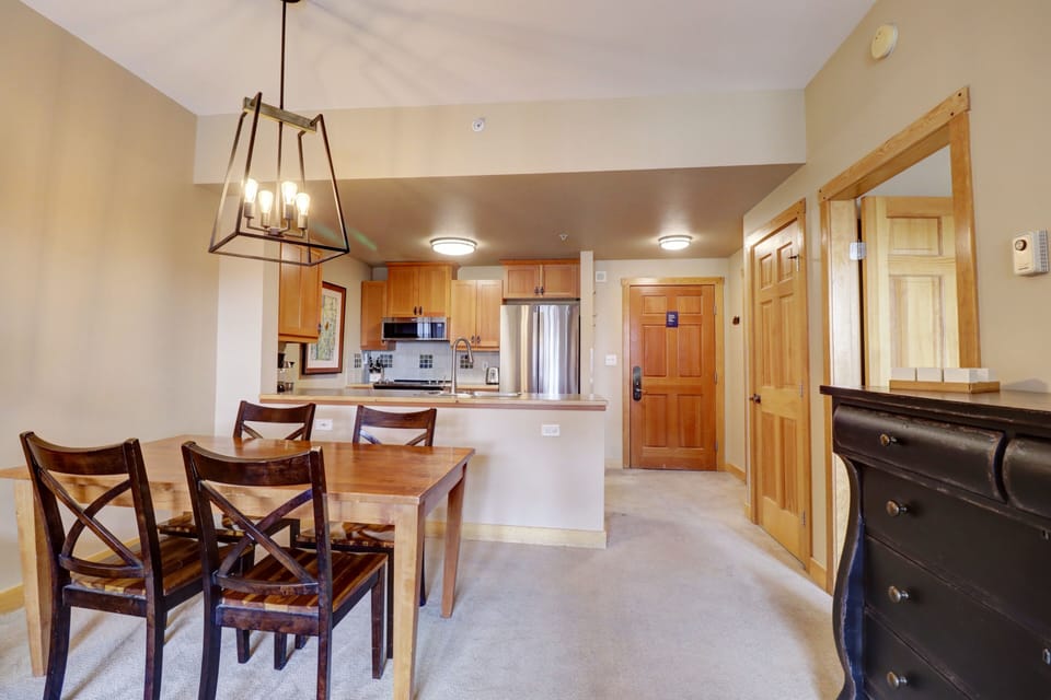 Condo, 1 Bedroom | Dining