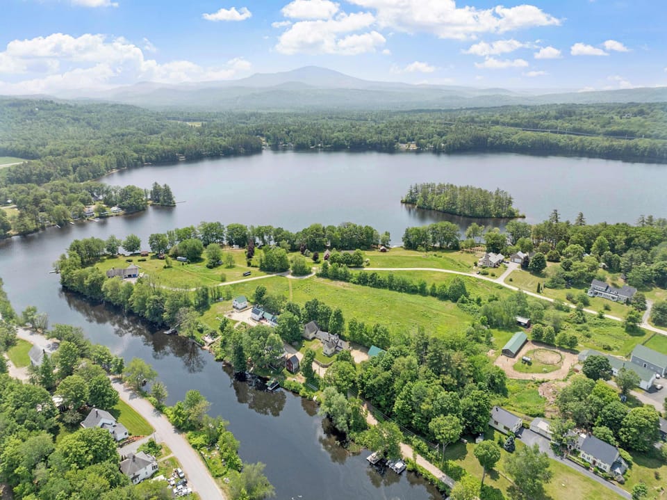 This is what you came for—soaring views of Highland Lake and Mount Kearsarge, where every sunrise and sunset becomes part of your memory-making.