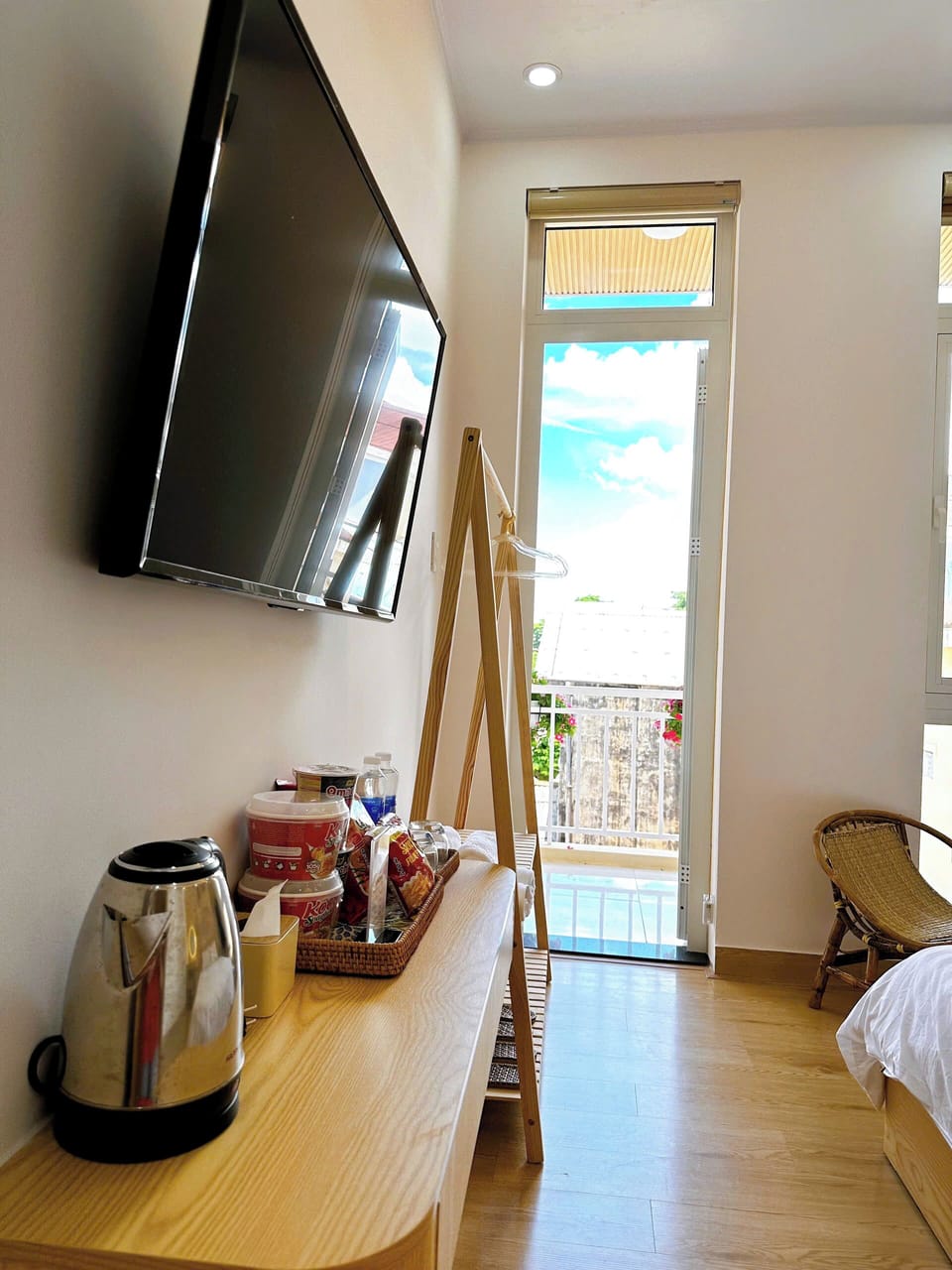 Comfort Double Room, Pets Allowed, City View | Television