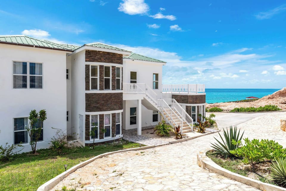 Grab your crew! Oceanfront stays and island exploration begin.