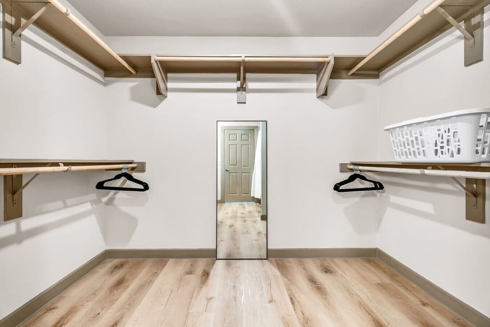 Ensuite bathroom with walk in closet