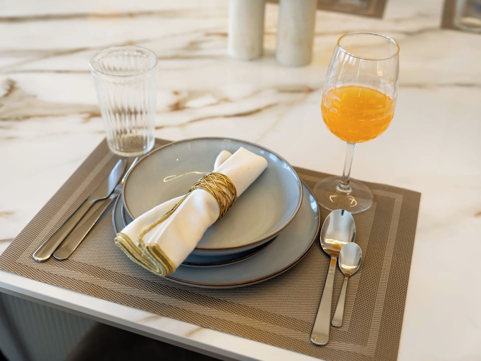 Panoramic Apartment, 4 Bedrooms, City View | Dining room