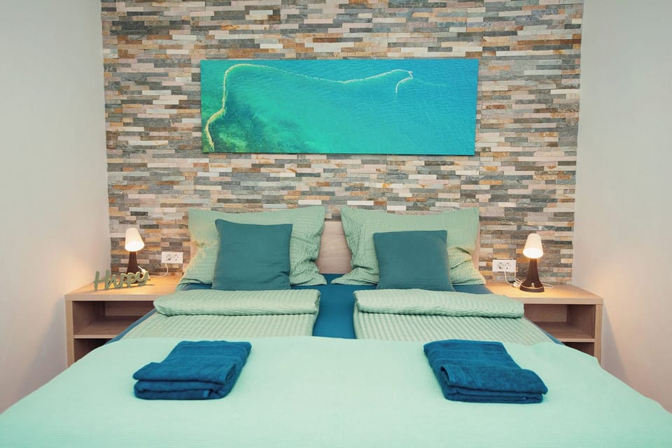 Double Room | In-room safe, desk, laptop workspace, free WiFi