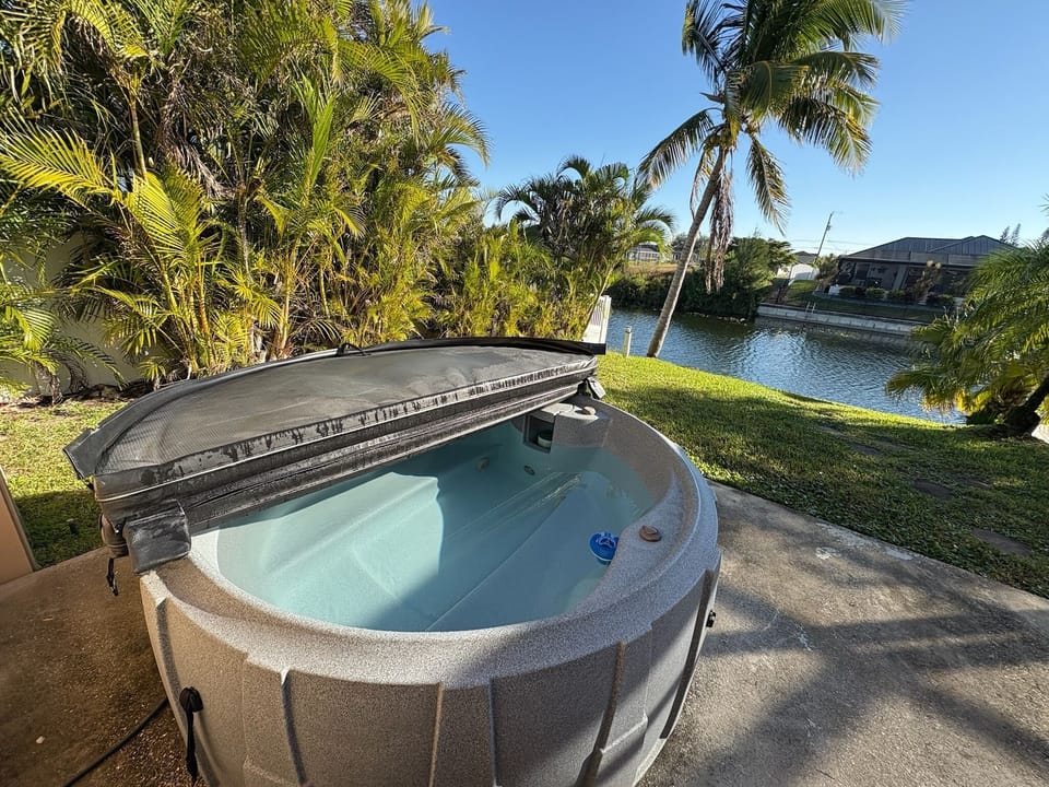 Outdoor spa tub