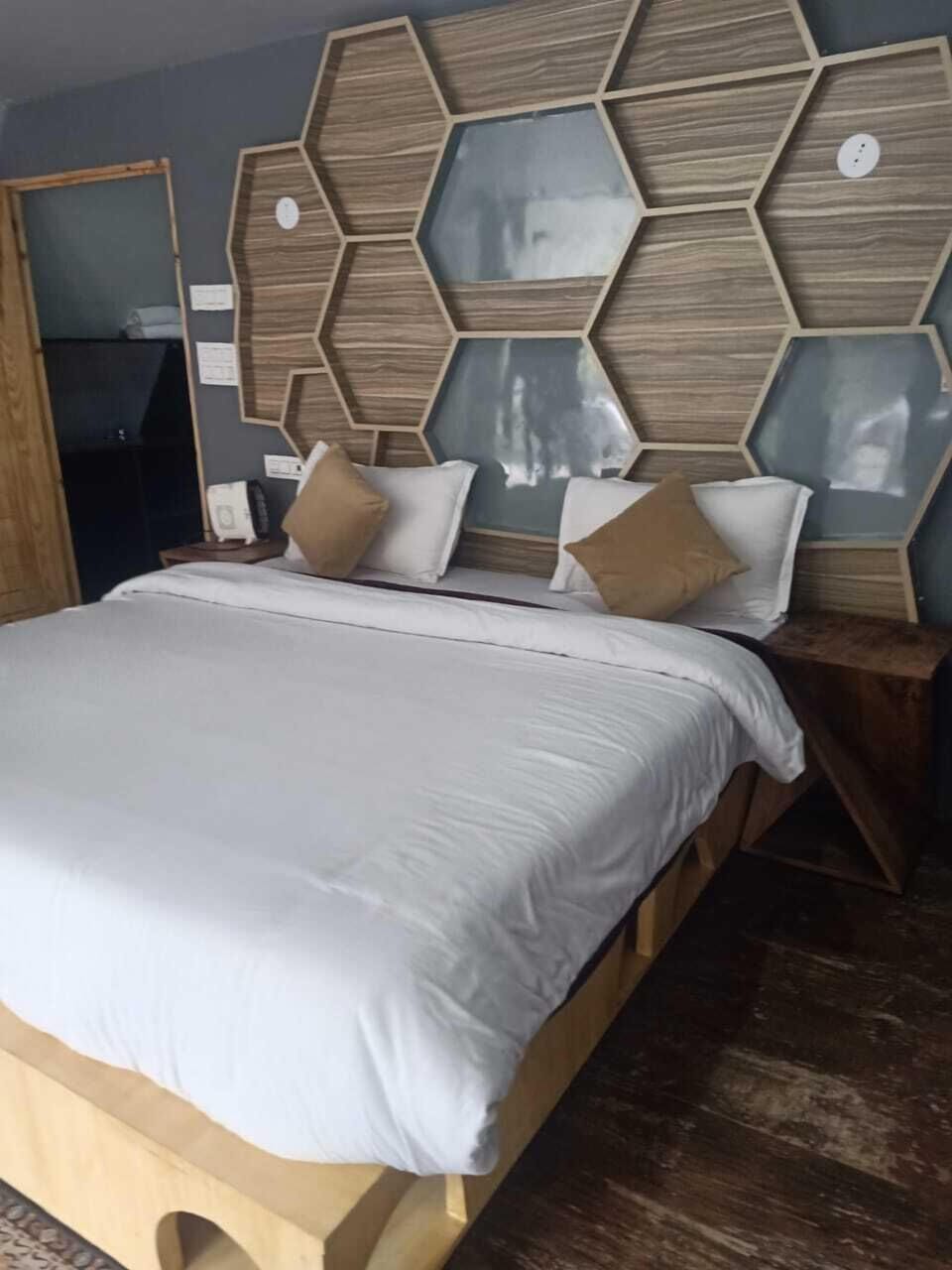 Free WiFi, bed sheets