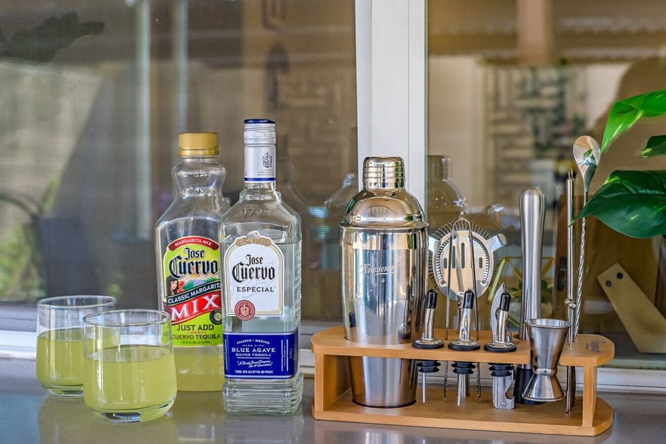 Raise a glass to your stay! The cocktail station features professional-grade tools (shaker, strainer, jigger, muddler) and stylish glassware , making it easy to mix, mingle, and toast to good times. Ideal for couples, date nights, or groups who love to si