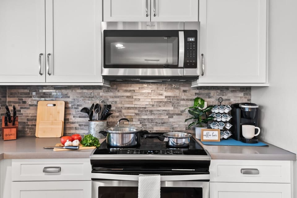 Cook like a local in this fully stocked kitchen , complete with a full oven/range, microwave, and all the essentials: cooking spoons, pots, pans, and dishware. Whether you`re meal prepping, whipping up breakfast, or hosting dinner, everything you need is 