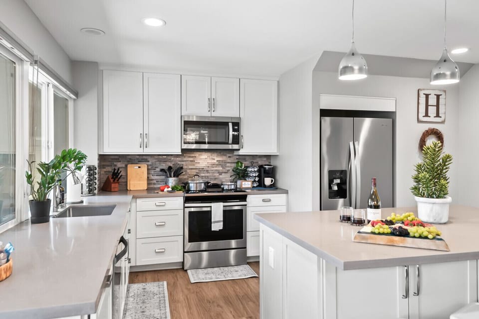 Home-cooking made simple in this thoughtfully designed kitchen. Featuring stainless steel appliances (fridge, microwave, oven & stove), ample counter space, and a functional island for added convenience.