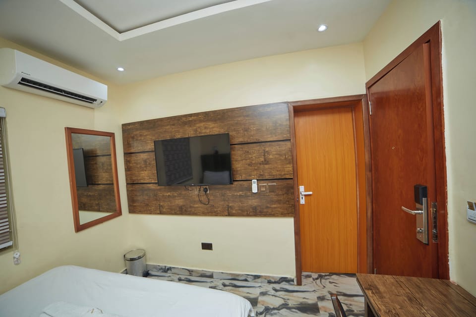 Desk, laptop workspace, free WiFi