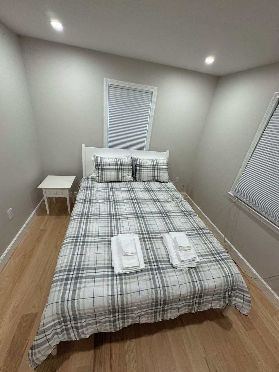 1st floor bedroom - queen size bed + linens + towels