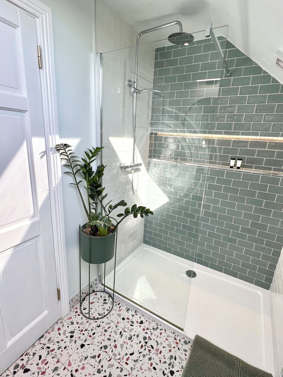 Deluxe Double or Twin Room, Garden View | Bathroom | Eco-friendly toiletries, hair dryer, slippers, bidet