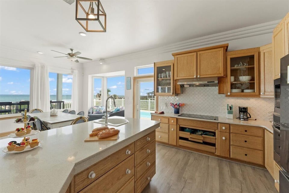 Fully equipped family kitchen, perfect for prepping beach-day sandwiches delicious dinners!