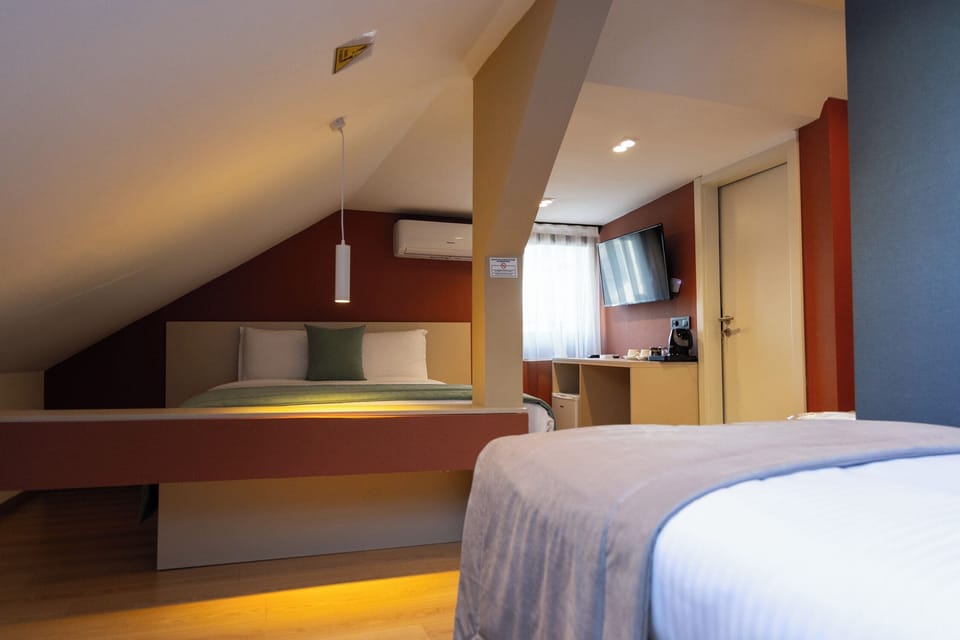 Classic Triple Room | Desk, free WiFi