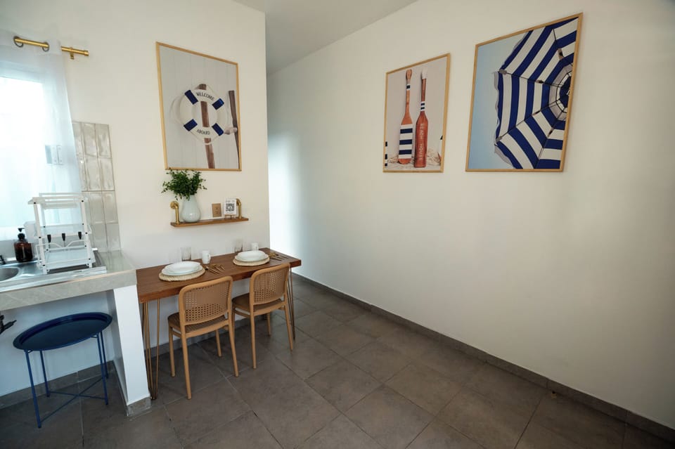 Traditional Apartment, Balcony | Private kitchen | Coffee/tea maker, toaster, blender, griddle