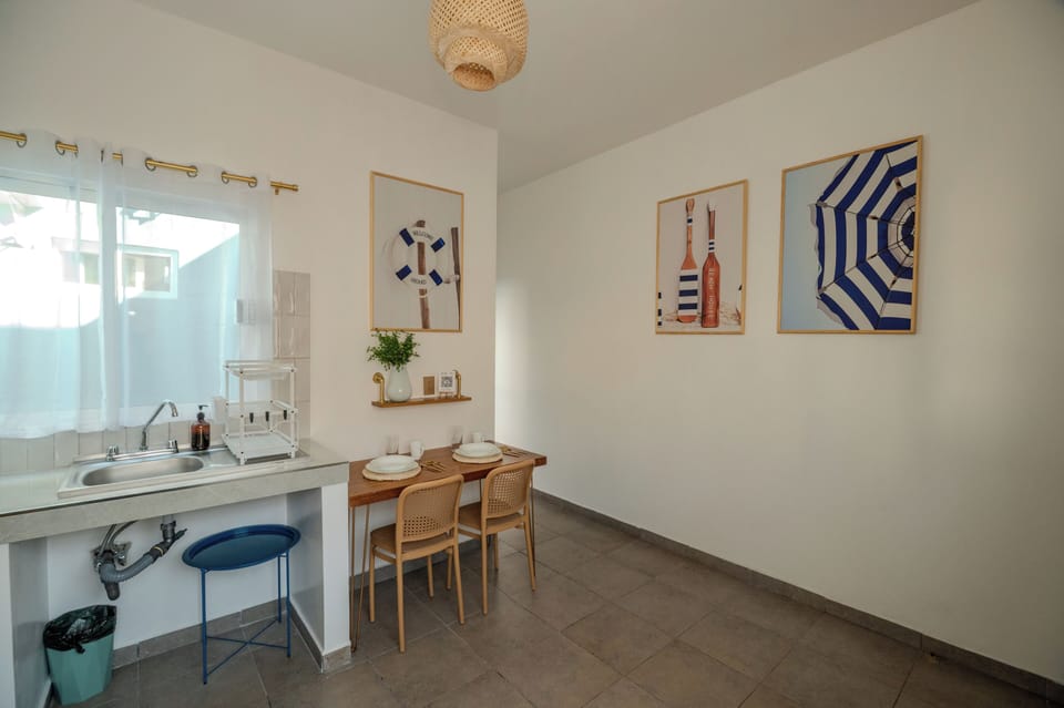 Traditional Apartment, Balcony | Private kitchen | Coffee/tea maker, toaster, blender, griddle
