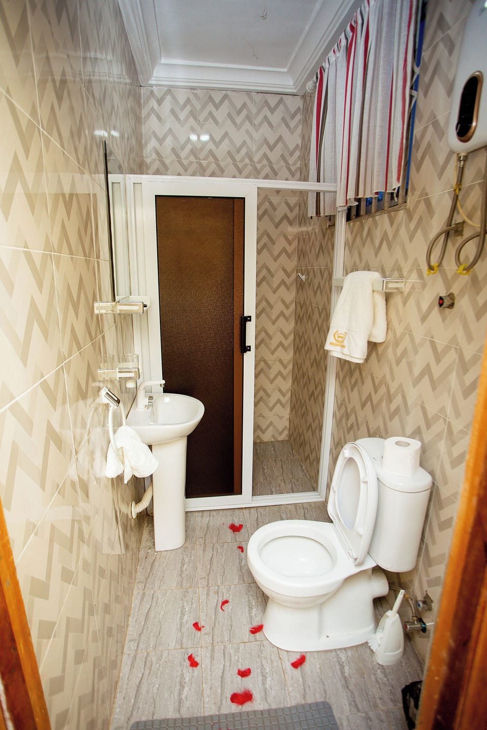 Standard Room, 1 Bedroom, Non Smoking, Air conditioning | Bathroom | Separate tub and shower, free toiletries, slippers, towels