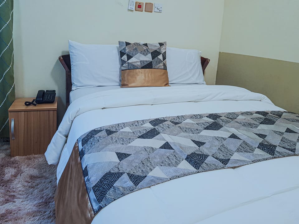 Standard Room, 1 Bedroom, Non Smoking, Air conditioning | Minibar, desk, laptop workspace, WiFi (free)