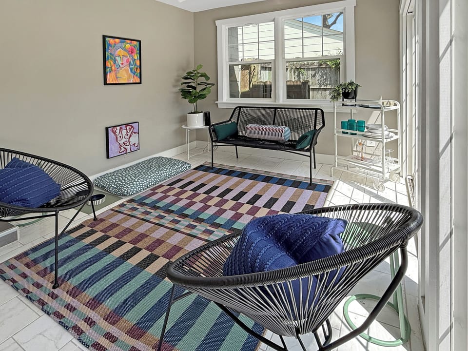 Sunroom with a perfect spot for our best friends ❤️