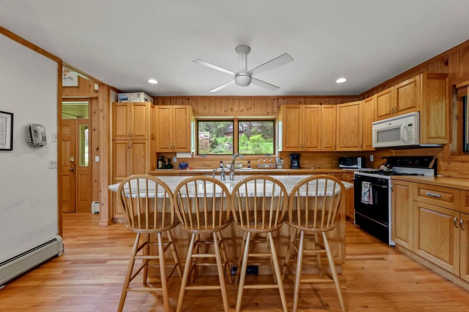 Casual dining island with 4 seating, located just off the full kitchen.