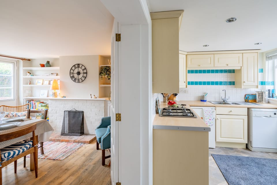 Ground floor: Dining room with access to the kitchen