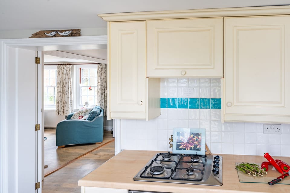 Ground floor: Kitchen with a gas hob and electric oven