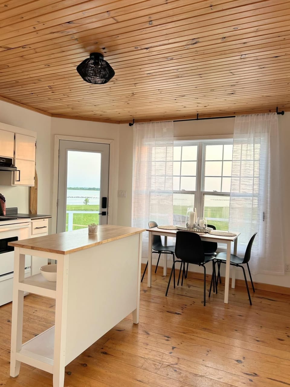 Kitchen table extendable to sit 6 guests. 2 chairs can be found in the closet.