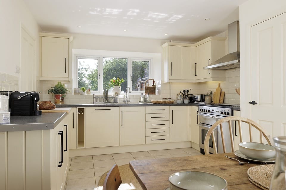 Coleman's Elm Kitchen - StayCotswold