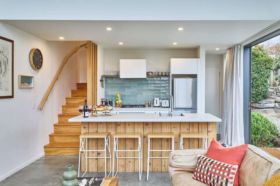 Chic Kitchen Lounge: Stylish space with modern fixtures, perfect for culinary adventures and gatherings!