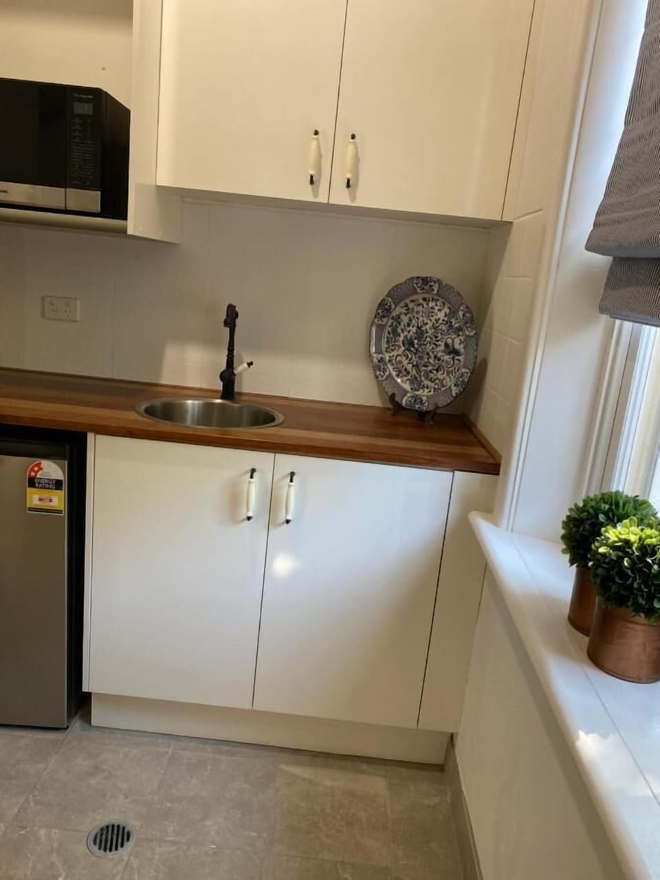 Deluxe Studio Suite, Garden View | Private kitchen