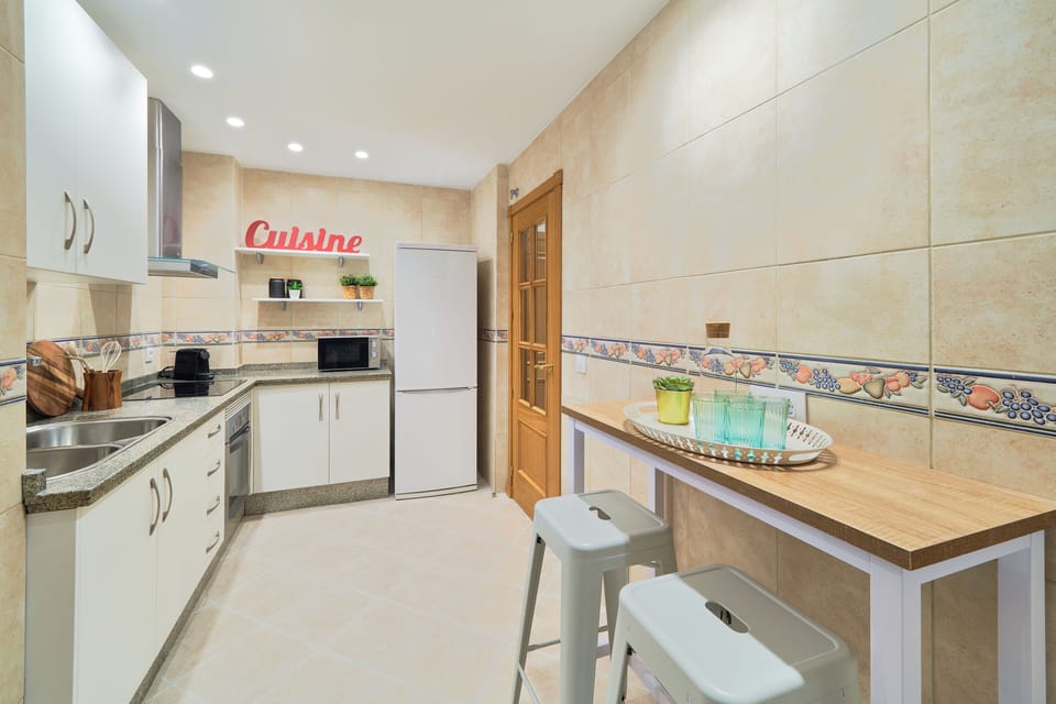 Family Apartment, 3 Bedrooms | Private kitchen | Electric kettle