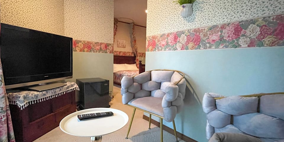 Double Room | WiFi (free), bed sheets