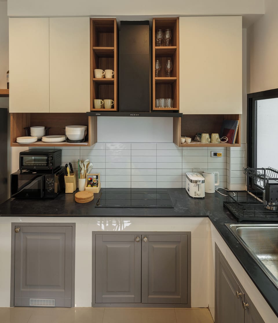 Full kitchen