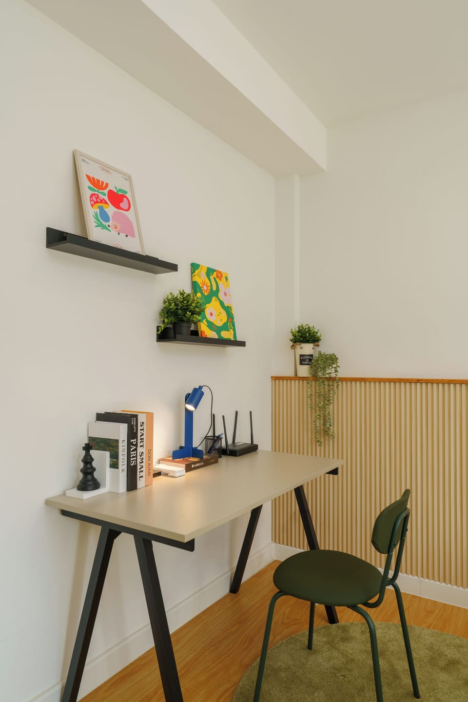 Working desk in all bedrooms