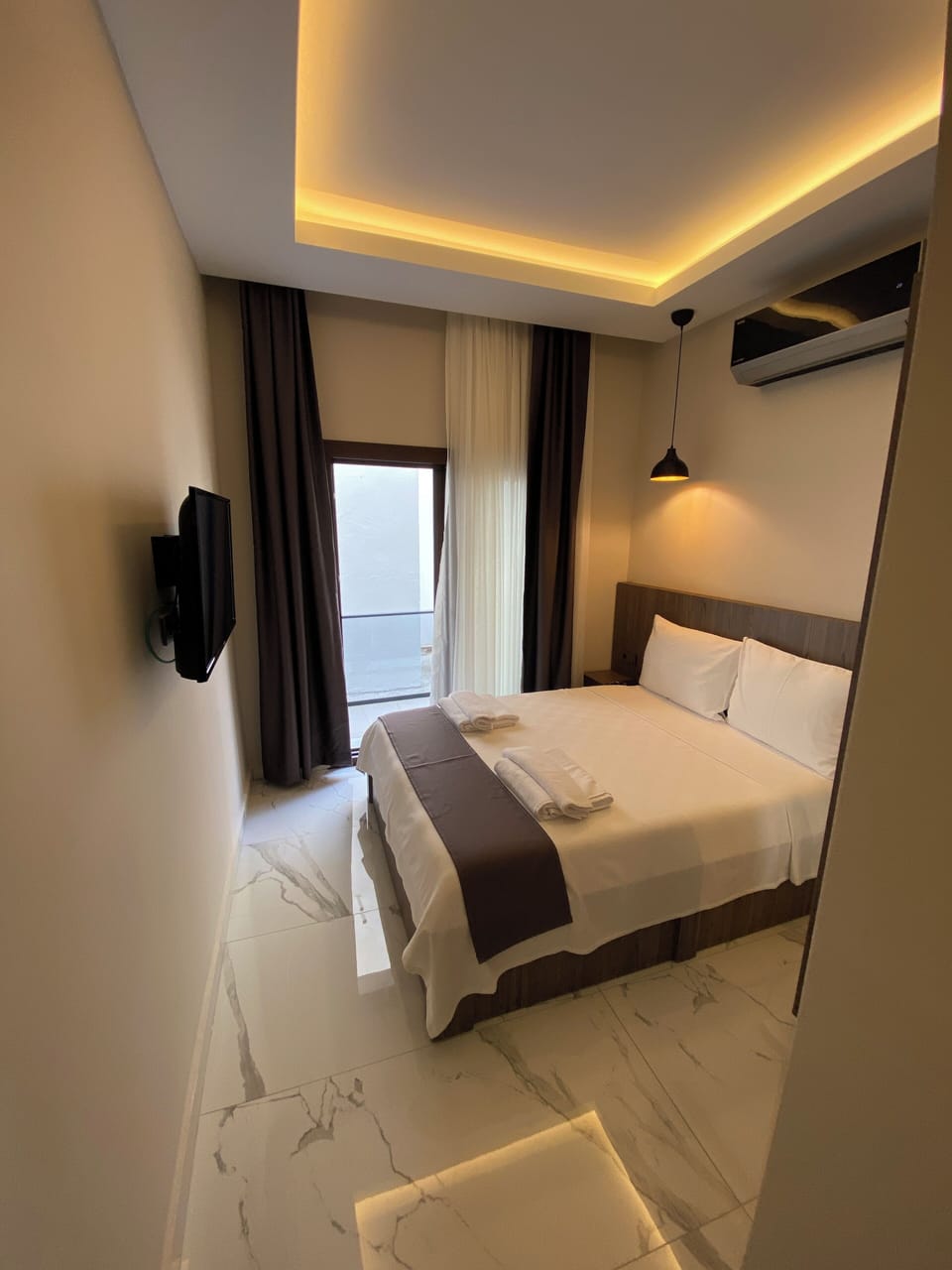Hypo-allergenic bedding, blackout drapes, soundproofing, free WiFi