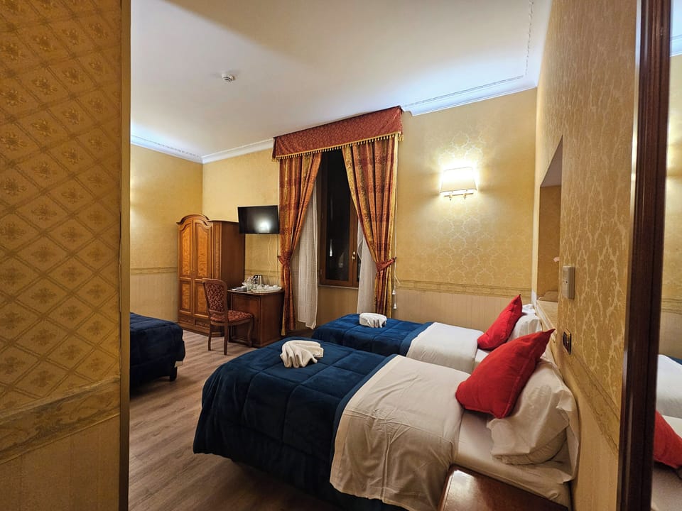 Deluxe Quadruple Room | Desk, free WiFi